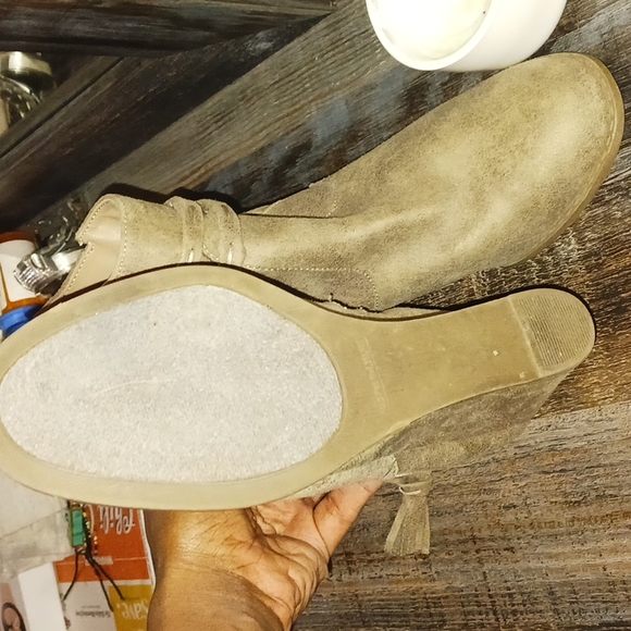 Shoes - Picture 4 of 4